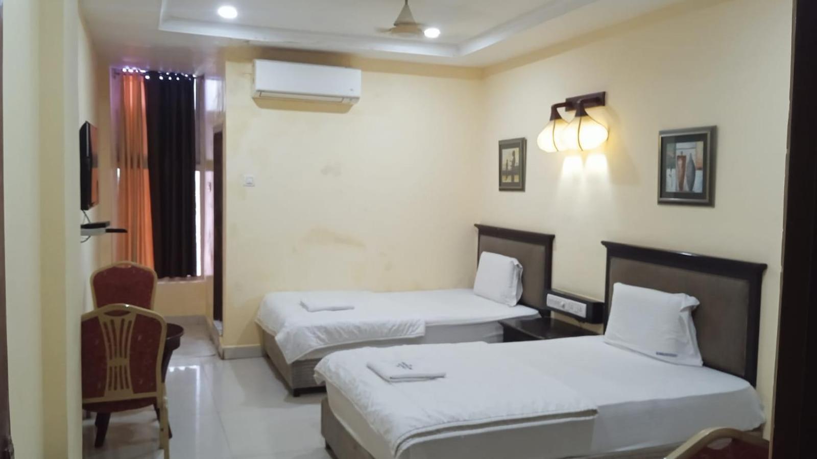 Sriannamalaiyar Residency Hotel Vellore Bagian luar foto
