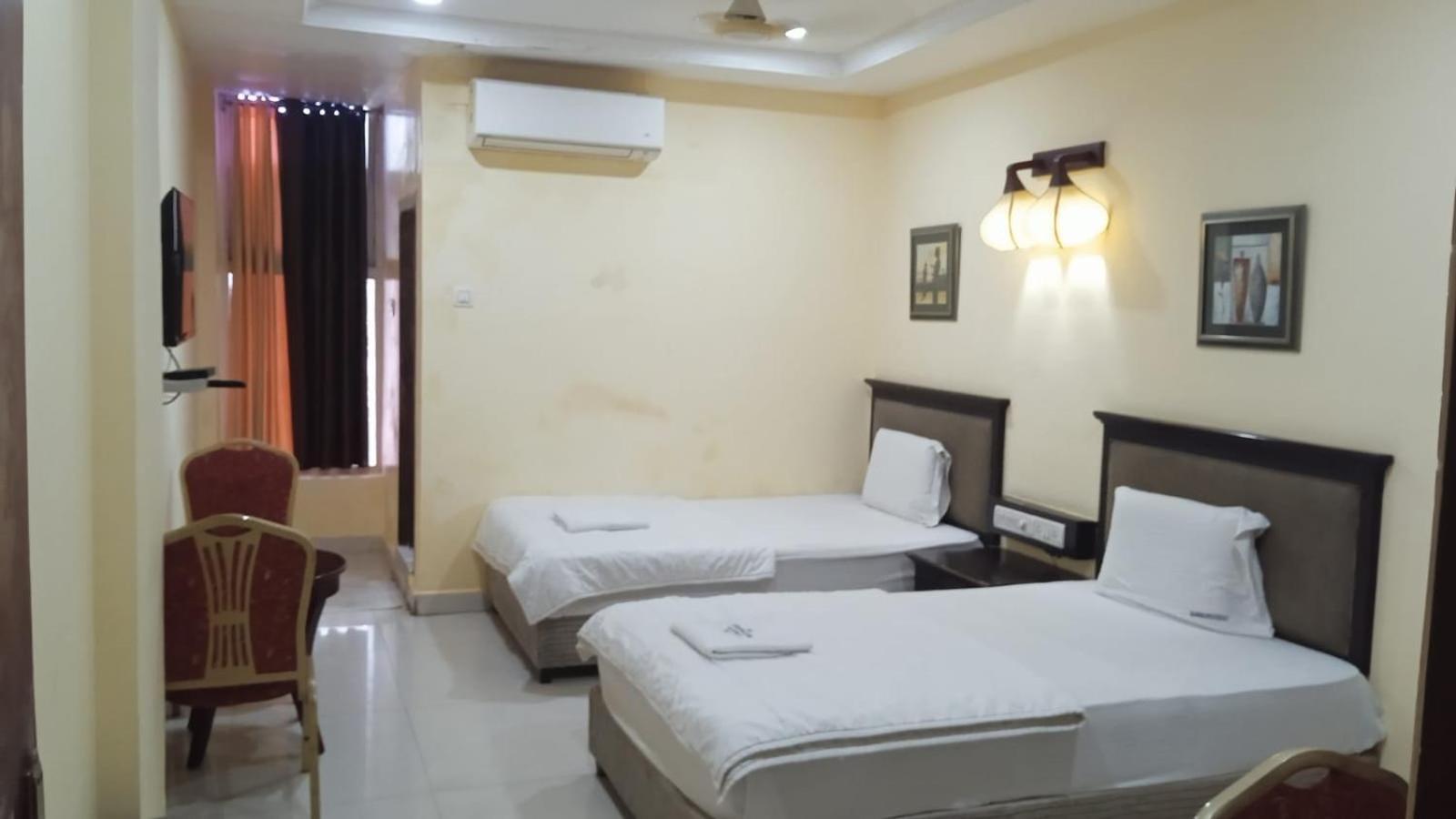 Sriannamalaiyar Residency Hotel Vellore Bagian luar foto
