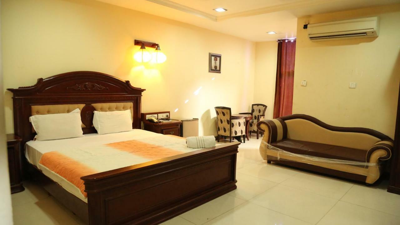 Sriannamalaiyar Residency Hotel Vellore Bagian luar foto