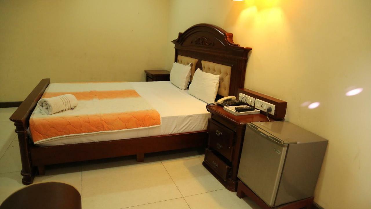 Sriannamalaiyar Residency Hotel Vellore Bagian luar foto